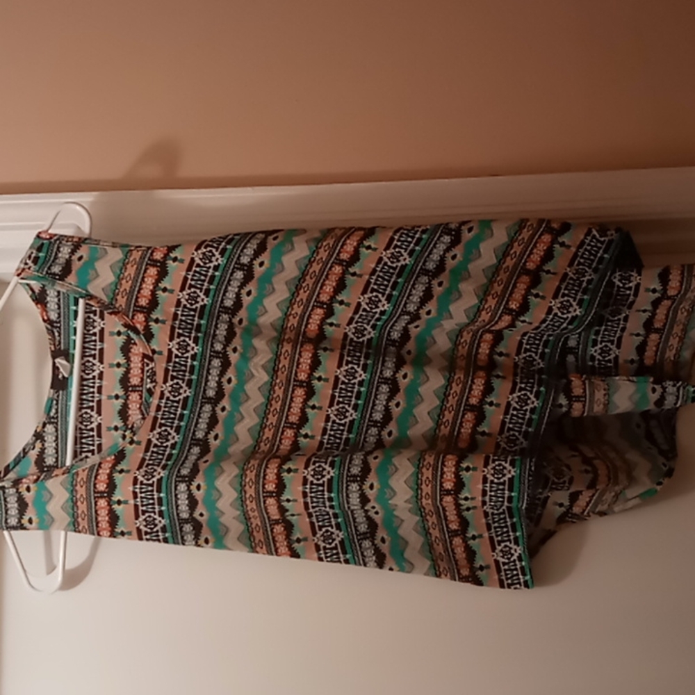 Short sleeved multicolored shirt